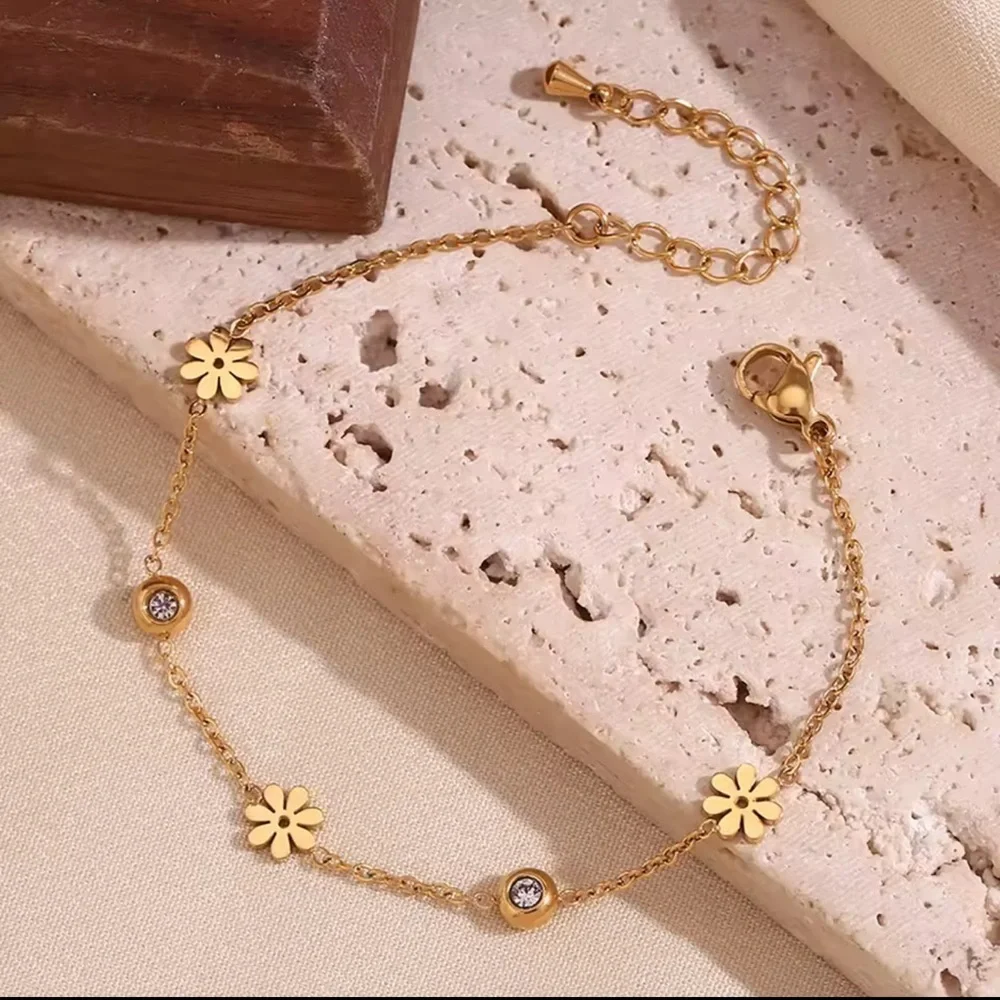 Double Sided Back and White Flower Bracelet 18K Gold plated Stainless Steel